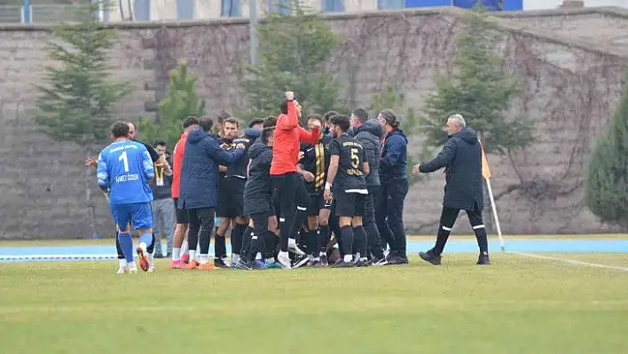 Talasgücü Belediyespor zirveyi parselledi