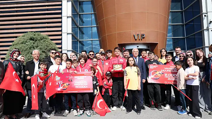 Talaslı gençler çifte gurur yaşattı