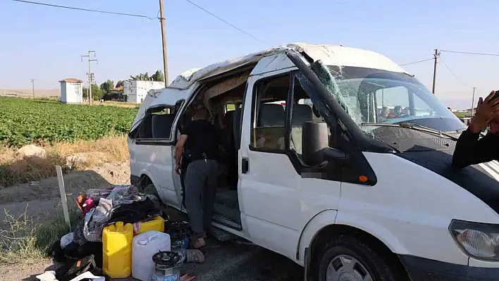 Nevşehir'de tarım işçilerini taşıyan minibüs takla attı