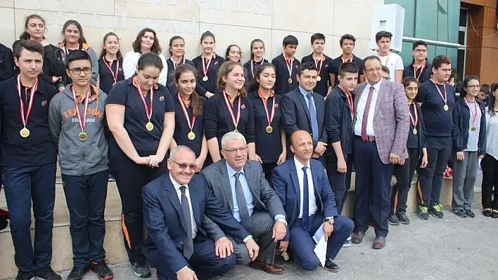 Tekden Ortaokulu'nda 'Mehterli' TEOG kutlaması