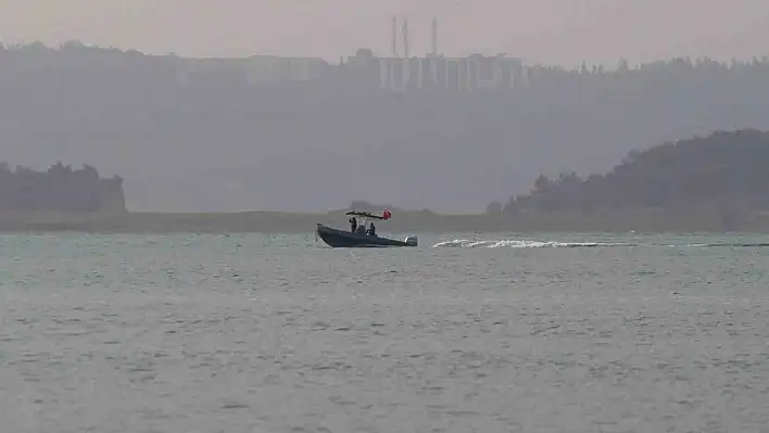 Tekneden düşen genci arama çalışmaları devam ediyor
