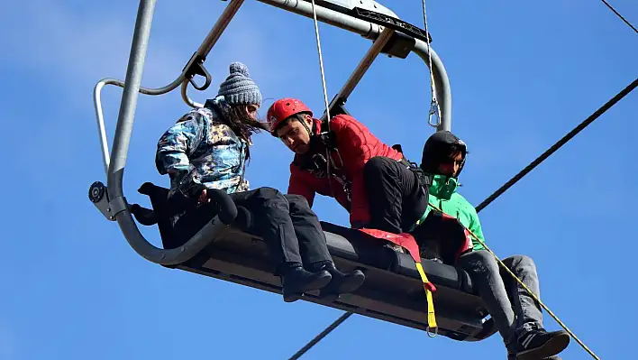 Teleferikte mahsur kalan 8 kişi düzenlenen operasyonla kurtarıldı