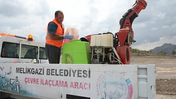 Temizlenen kurban kesim yerlerine gül suyu serpildi