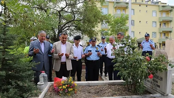 15 Temmuz'da ilçe protokolünden şehitlere ziyaret
