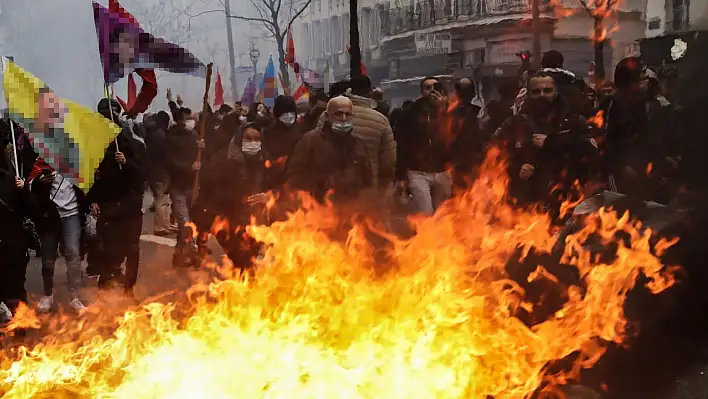 Terör örgütü PKK yandaşları Paris sokaklarını savaş alanına çevirdi