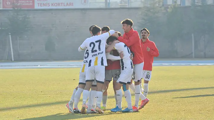 Sarı lacivertliler sahadan galip ayrıldı