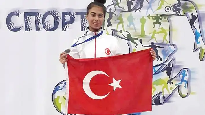 THOM Taekwondo Sporcuları 1 altın ve 1 gümüş madalya ile döndü