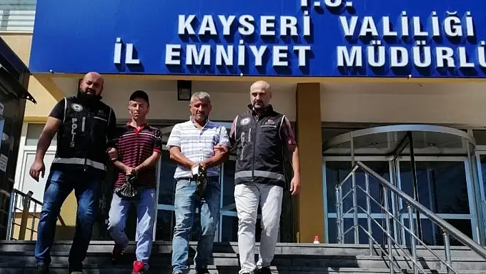 Ticari takside 12 yabancı uyruklu kaçak göçmen yakalandı