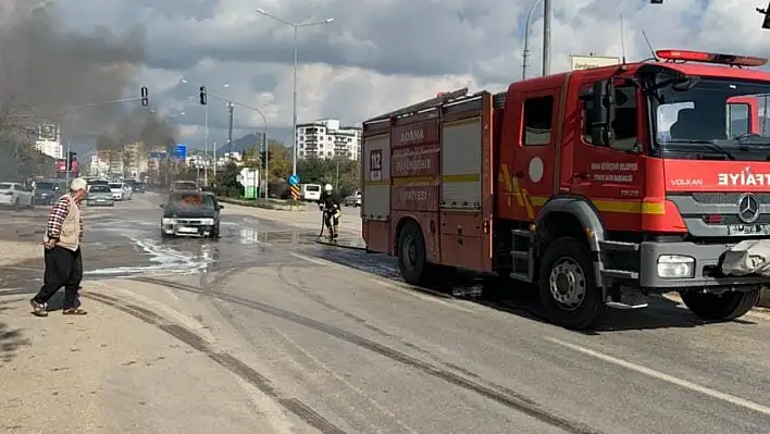 Tofaş otomobil yolun ortasında alevlere teslim oldu