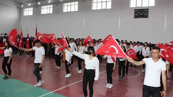 Tomarza'da 19 Mayıs coşkuyla kutlandı