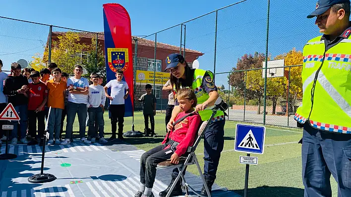 Tomarza'da öğrencilere eğitim