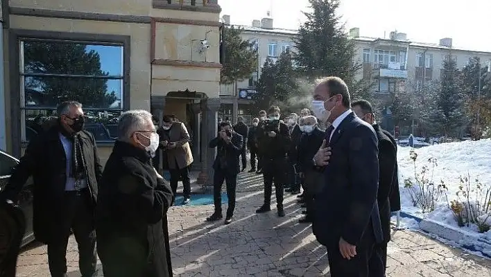 Büyükkılıç: Bunalmadık, daralmadık! Ummadığımız yerlerden kapılar açılıyor