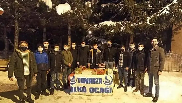 Tomarza Ülkü Ocakları cemaati kandil simidi dağıttı