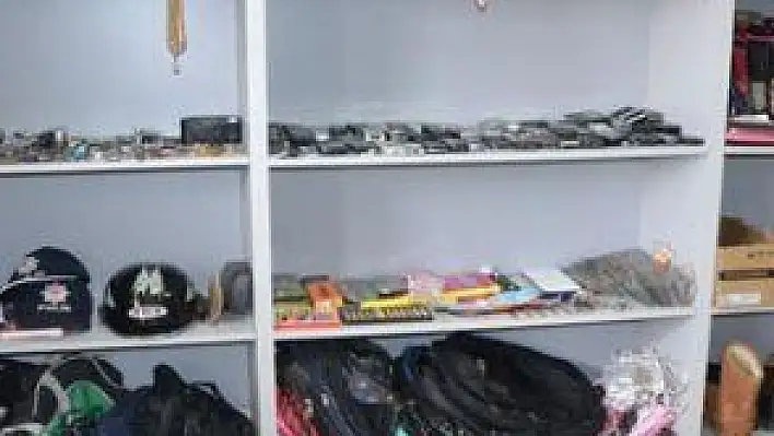 TOPLU TAŞIMA ARAÇLARINDA UNUTULAN EŞYALAR GÖRENLERİ ŞAŞIRTIYOR