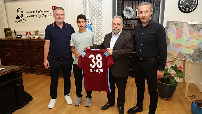 Trabzonspor'a transfer olan genç futbolcudan ahde vefa örneği