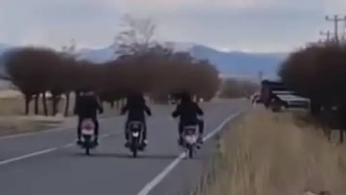 Trafiği tehlikeye atan motosikletliler yakalandı