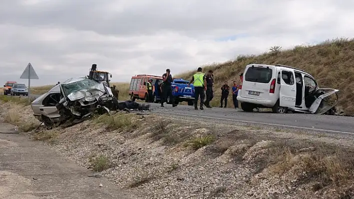 Trafik kazası: 2 ölü, 4 yaralı!