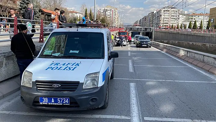 Trafik kazası: 4 araç birbirine girdi, 1 yaralı var