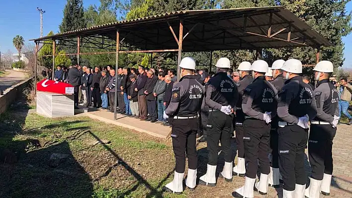 Trafik kazasında ölen polis memuru son yolculuğuna uğurlandı