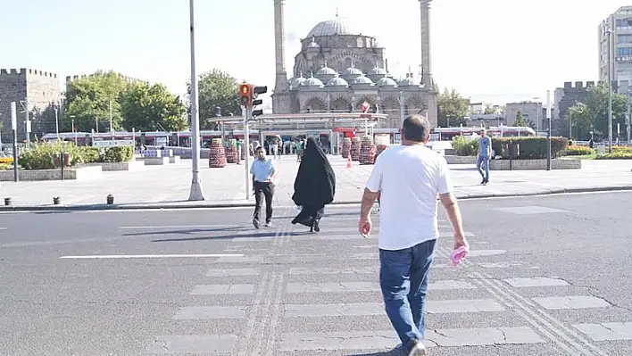 Trafik kuralı var, tanıyan yok!