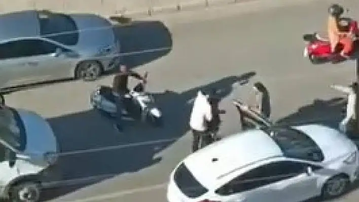 Kıyıboyu Caddesi boks ringi oldu!