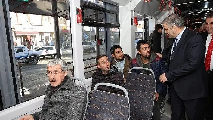 Tramvayda Başkan var