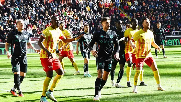 Trendyol Süper Lig: Kayserispor: 0 - Adana Demirspor: 1 (İlk yarı)