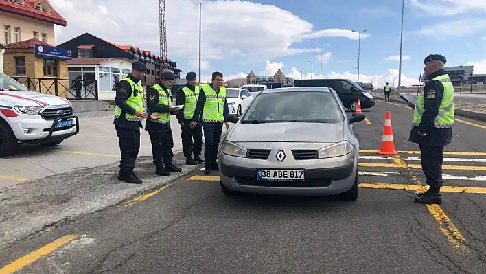 Tuğgeneral trafik denetimine katıldı