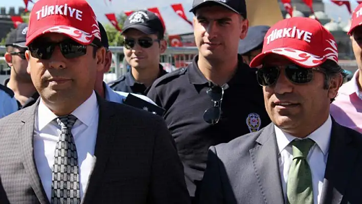 Tüm medya kuruluşları demokrasiye sahip çıkmıştır