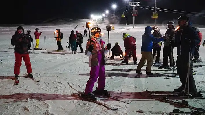 Turistler Erciyes'te yeni yılı karşıladı