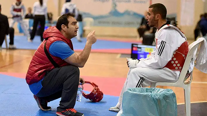 Türk Taekwondo Milli Takımı Yavuz Sayana emanet 