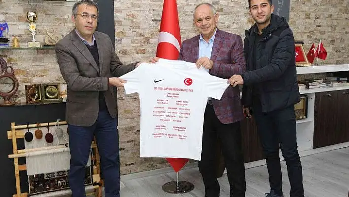 Türkiye Ampute Futbol Milli Takımı'ndan Yahyalı'ya anlamlı hediye