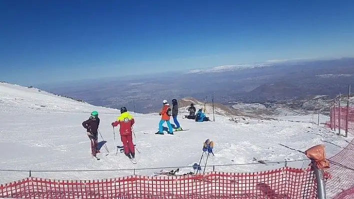 Erciyes Ottoman pisti kayakçıların akınına uğradı