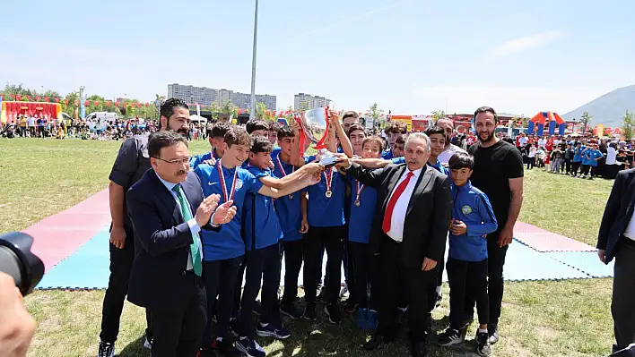 U-14'ten U-18'e tüm şampiyonluklar Talas'ta!