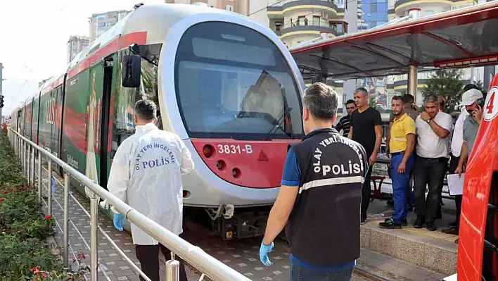 15 yaşındaki çocuk tramvay altında kaldı