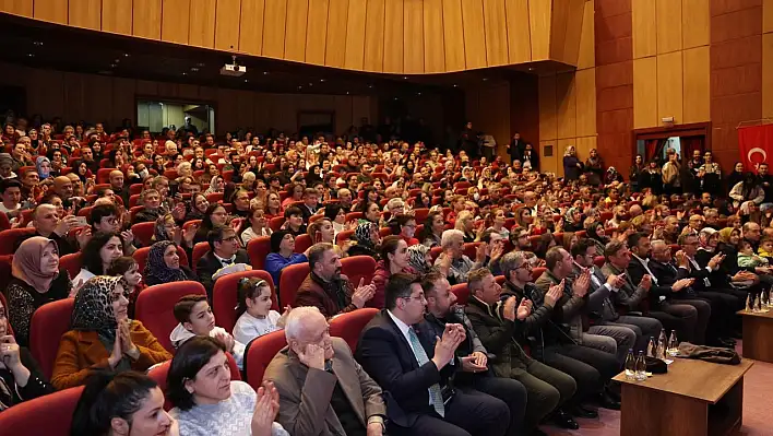 Ücretsiz konsere vatandaşlar akın etti!