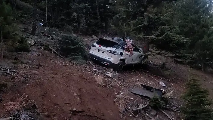 Uçuruma yuvarlanan araçta kurtulan olmadı!