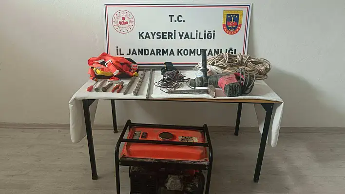 Uçurumun kenarında kazıyorlardı... Jandarma hayatlarını kurtardı