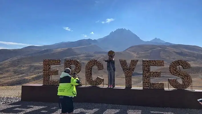 Ukraynalı sosyal medya fenomenleri Erciyes'i tanıttı