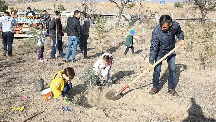 Ulaşım A.Ş. 500 fidanı toprakla buluşturdu