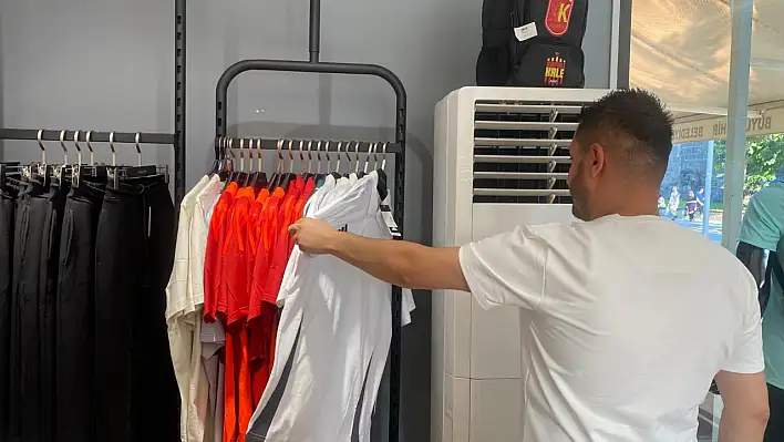 Ülkü Ocakları İl Başkanı Yağmur'dan örnek alışveriş