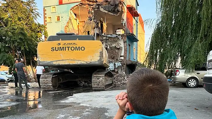 Ülkü Ocaklarının binası yıkıldı! Başkan açıklama yaptı: Her son bir başlangıç