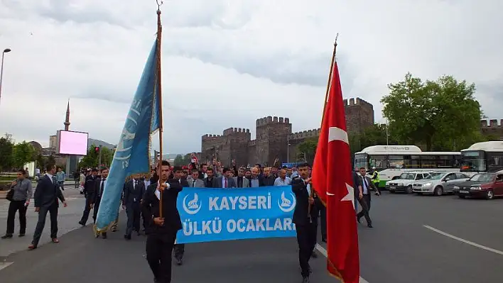 Ülkü Ocakları: &quotFETÖ'ye Kalkan Aydın Kalkan"