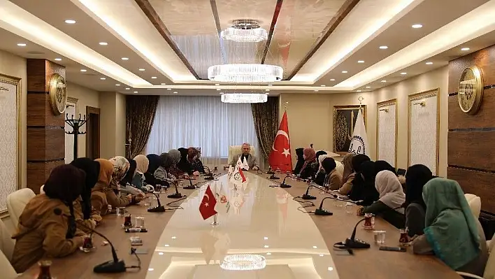 'Uluslararası İlahiyat Fakültesi' öğrencilerinden İl Müftüsü Güven'e ziyaret
