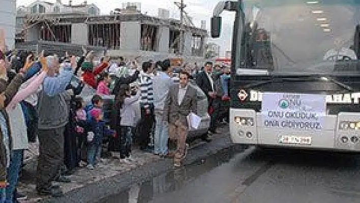 UMRE TALİHLİLERİ UĞURLANDI
