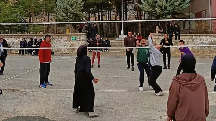 Üniversite öğrencileri, Yahyalı'da etkinlik düzenledi