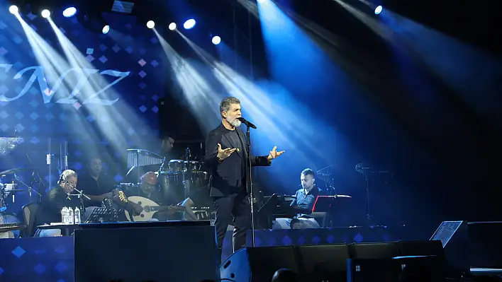 Ünlü sanatçı Kayseri'ye 80 kilometre uzakta konser verdi
