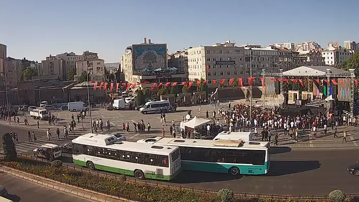 Ünlüler Kayseri Meydanı'na geliyor!