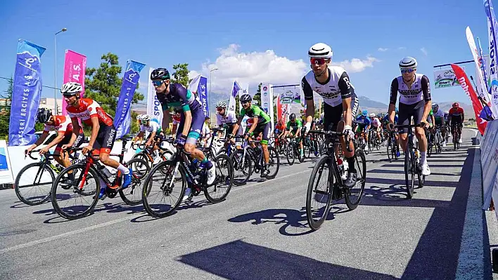 Usta bisikletçiler pedalları Develi'den Yahyalı'ya çevirdi