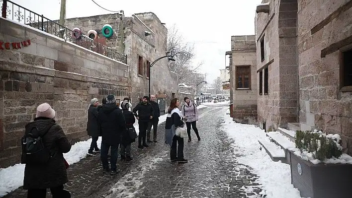 Usta isimlere Talas'ın tarihi mekanları tanıtıldı
